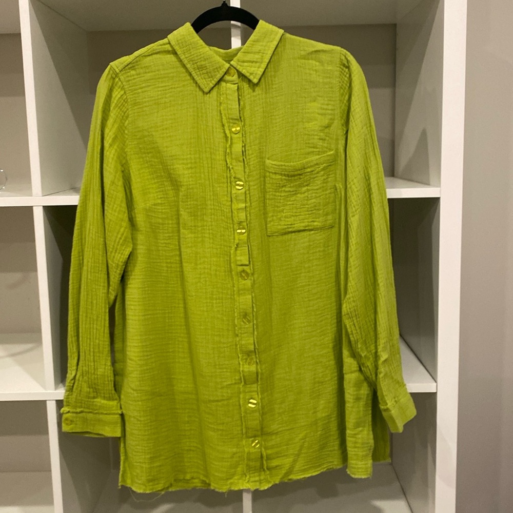Used, excellent condition: Belle green cotton button-up shirt, size M